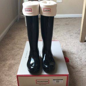 NWOT Hunter Tall Gloss Boots plus Sock Inserts